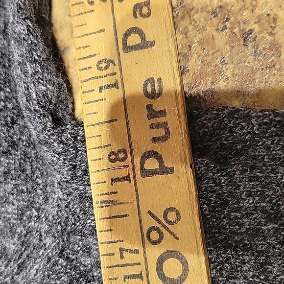 Quinn Cashmere Bodycon Midi Dress Size Medium - Picture 7 of 7